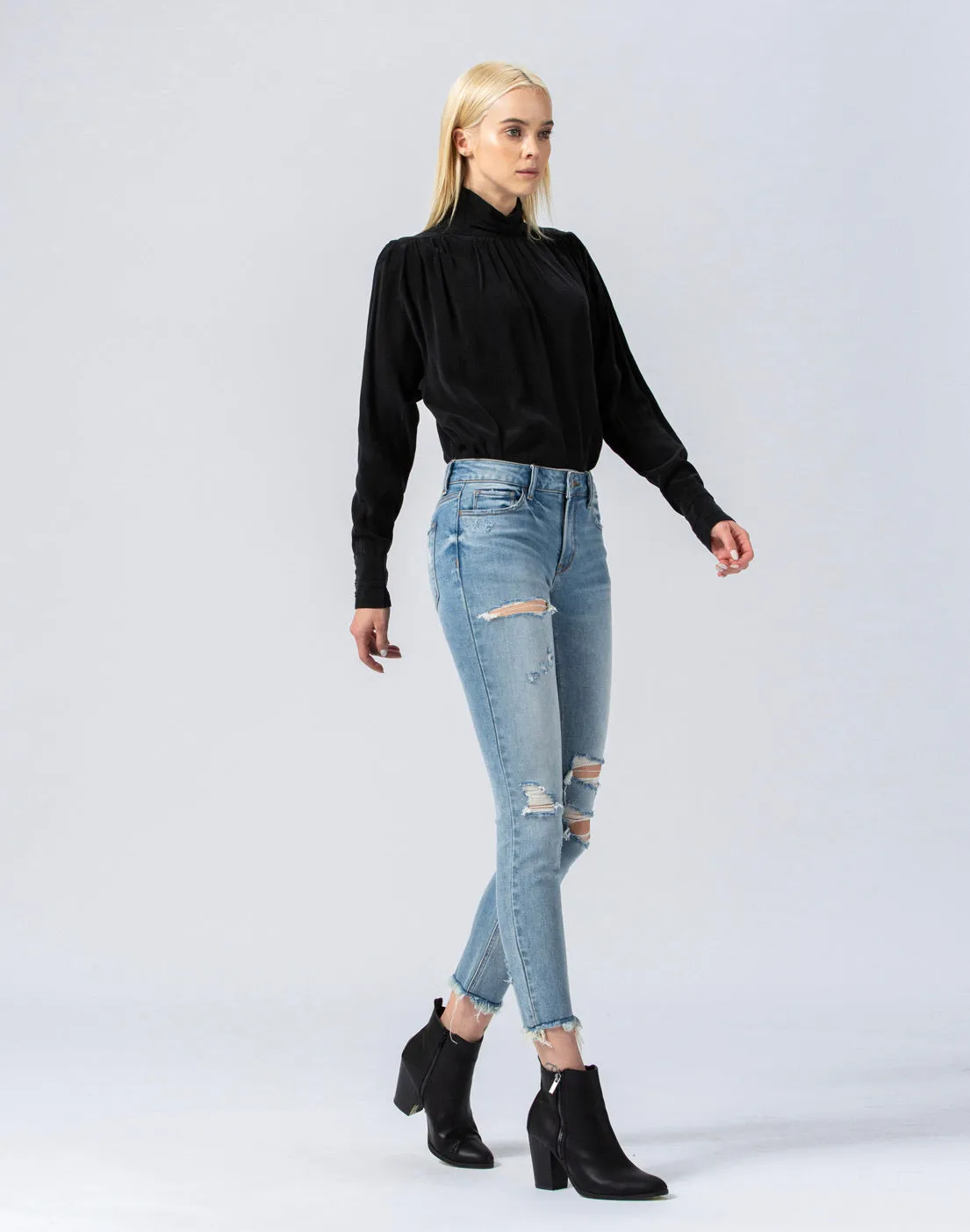 *AMBER MID RISE SKINNY JEANS LIGHT BLUE